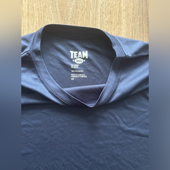 5 for $25. Men’s light weight top - Picture 2 of 2